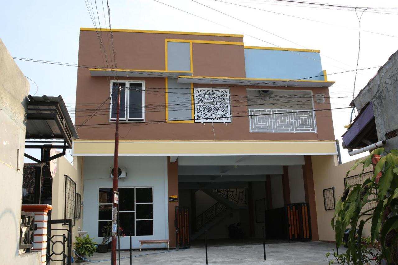 Reddoorz Syariah Near Suncity Mall Madiun Kültér fotó