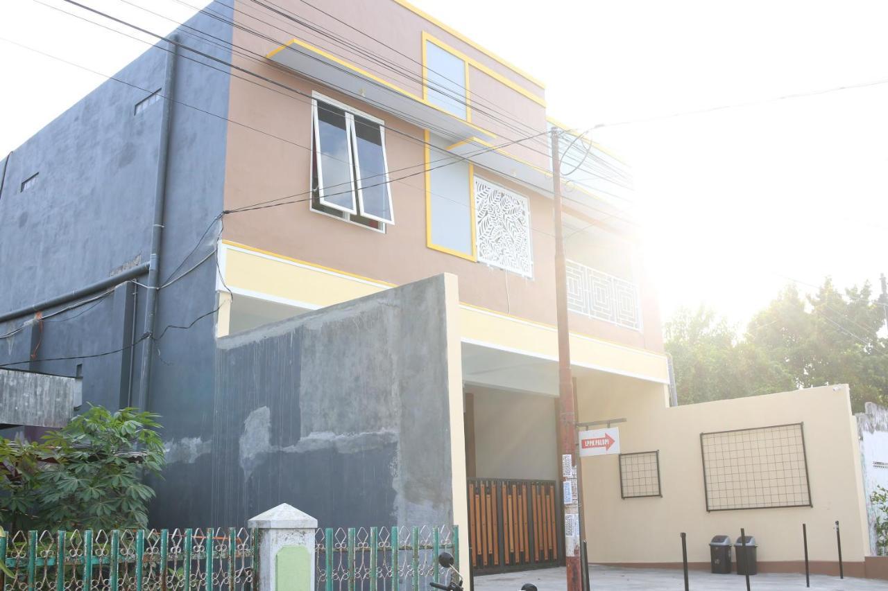 Reddoorz Syariah Near Suncity Mall Madiun Kültér fotó