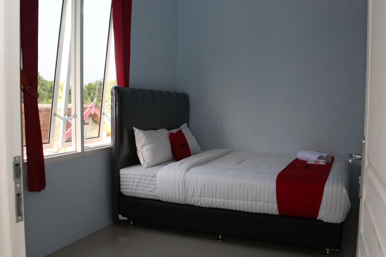 Reddoorz Syariah Near Suncity Mall Madiun Kültér fotó