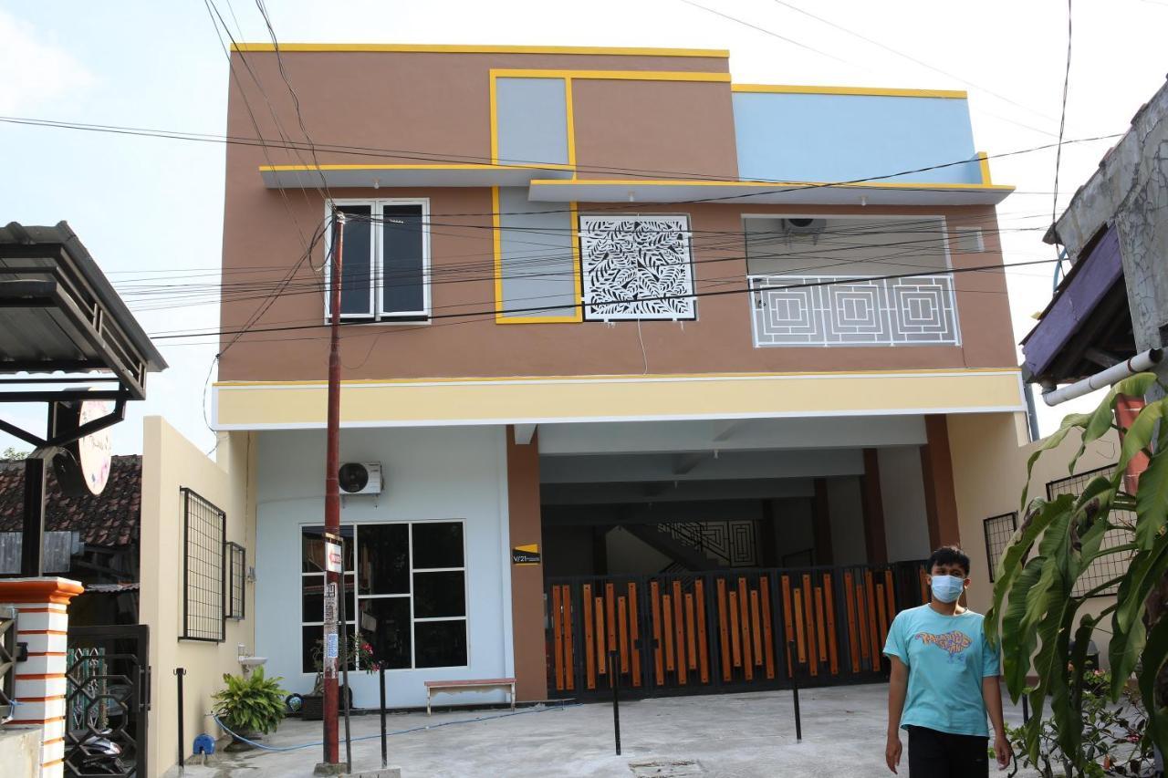 Reddoorz Syariah Near Suncity Mall Madiun Kültér fotó