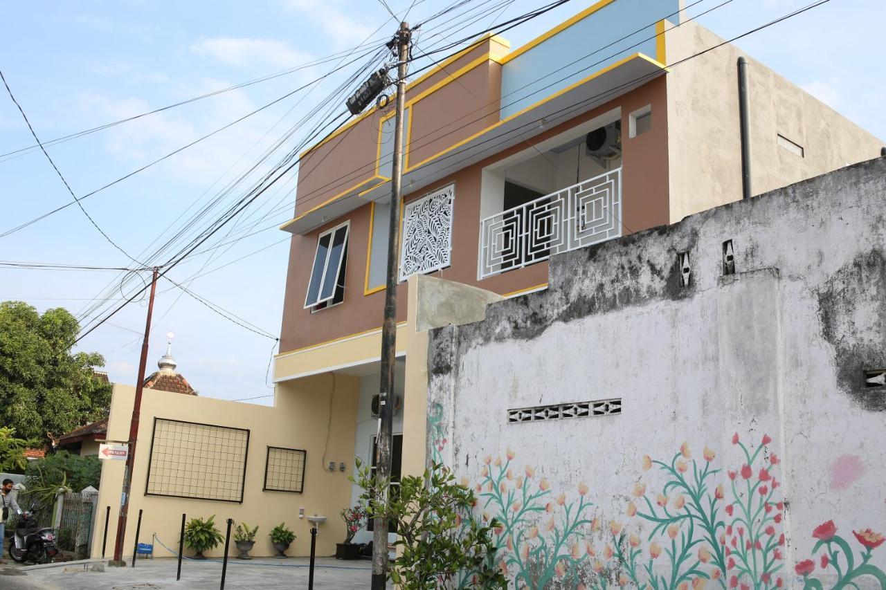 Reddoorz Syariah Near Suncity Mall Madiun Kültér fotó